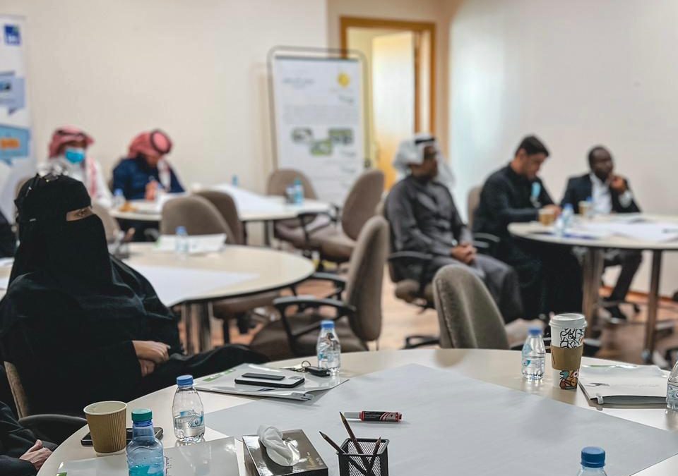 جمعية واحة الوفاء لكبار السن بعنيزة تستضيف الجمعية السعودية للرعاية الصحية المنزلية